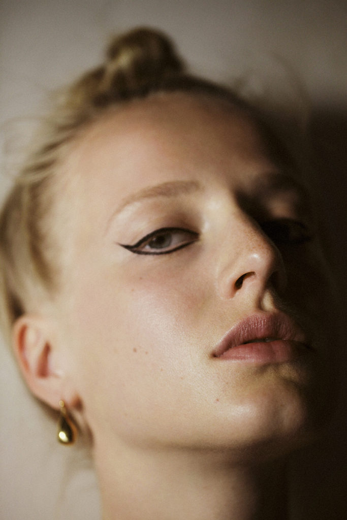 Anine van velzen - photographer Carlotta Bertelli - make-up Roman Gasser - hair Gianluca Guaitoli