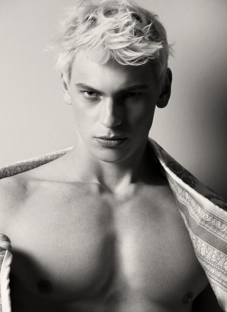 Gq mexico - photographer Giuseppe Riserbato - hair Davide Diodovich - Make-up Karin Borromeo - WM-Artist Management