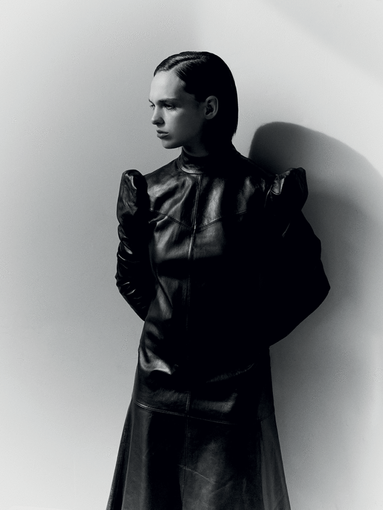 l'officiel italia - sara serraiocco - photographer eugenio intini - styling giulio martinelli - wm-artist management - w-mmanagement - milano