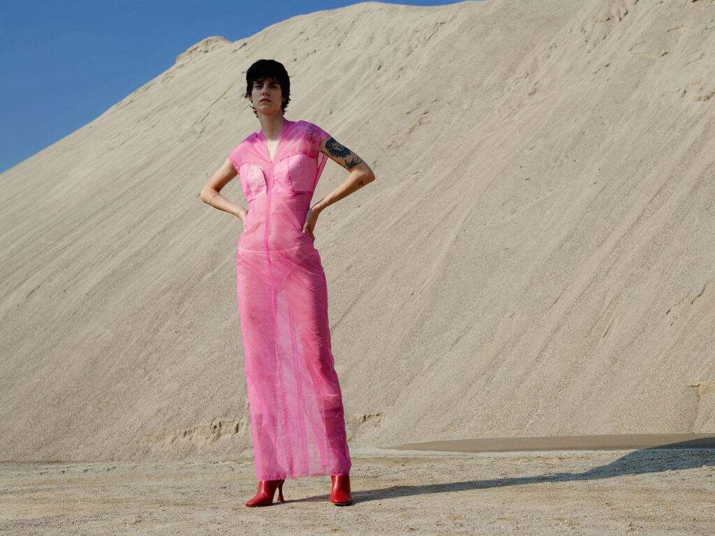 quira - ss24 - photographer viviane sassen - makeup roman gasser - hair cosimo bellomo - w-mmanagement - wm-artist management - milano