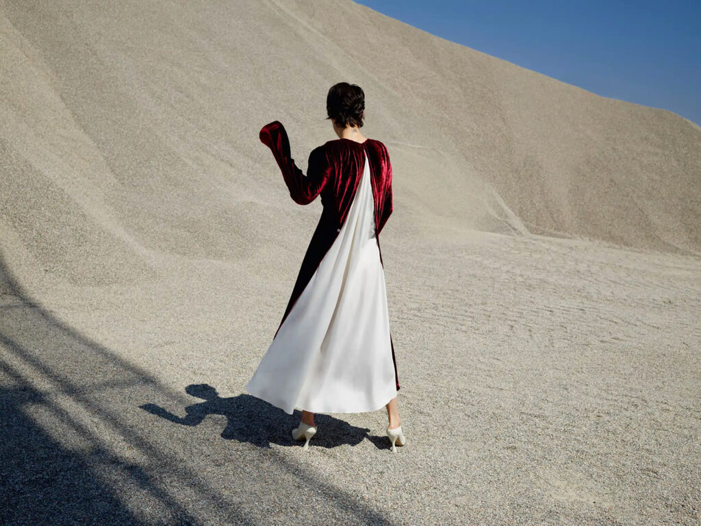 quira - ss24 - photographer viviane sassen - makeup roman gasser - hair cosimo bellomo - w-mmanagement - wm-artist management - milano
