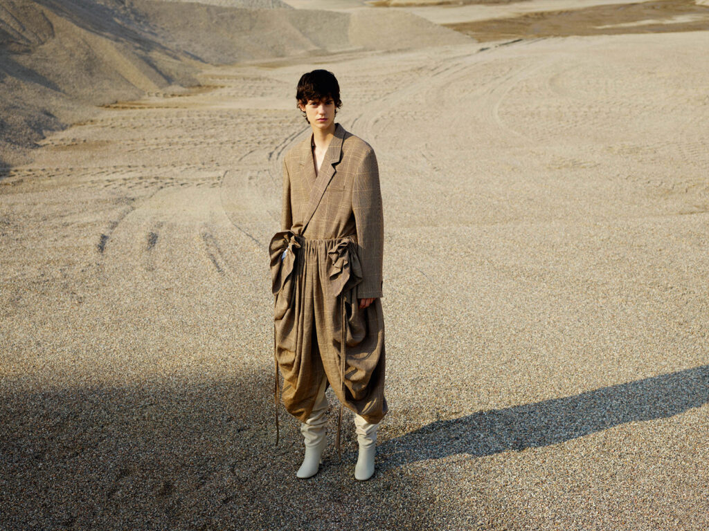 quira - ss24 - photographer viviane sassen - makeup roman gasser - hair cosimo bellomo - w-mmanagement - wm-artist management - milano