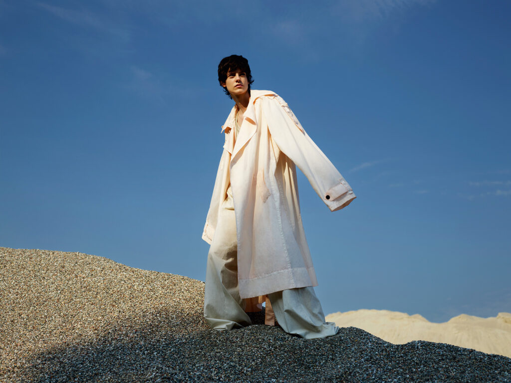 quira - ss24 - photographer viviane sassen - makeup roman gasser - hair cosimo bellomo - w-mmanagement - wm-artist management - milano