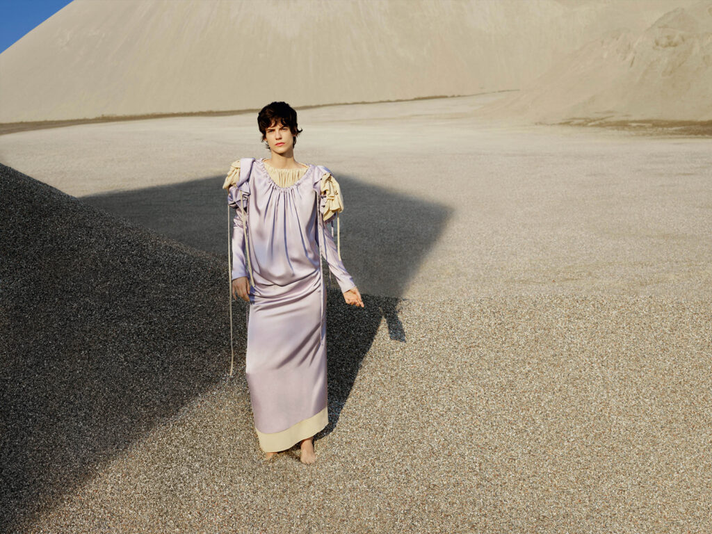 quira - ss24 - photographer viviane sassen - makeup roman gasser - hair cosimo bellomo - w-mmanagement - wm-artist management - milano