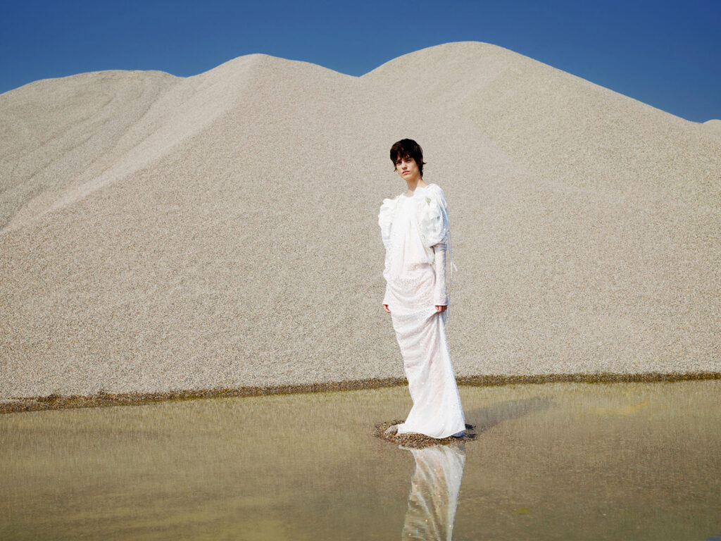 quira - ss24 - photographer viviane sassen - makeup roman gasser - hair cosimo bellomo - w-mmanagement - wm-artist management - milano