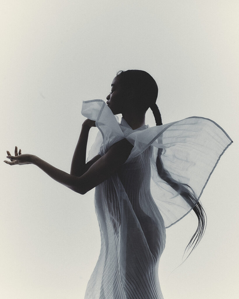 le mile - draped in drama - photographer nicola pagano - styling chidozie obasi - makeup amy kourouma - hair danilo ferrigno - w-mmanagement - milano