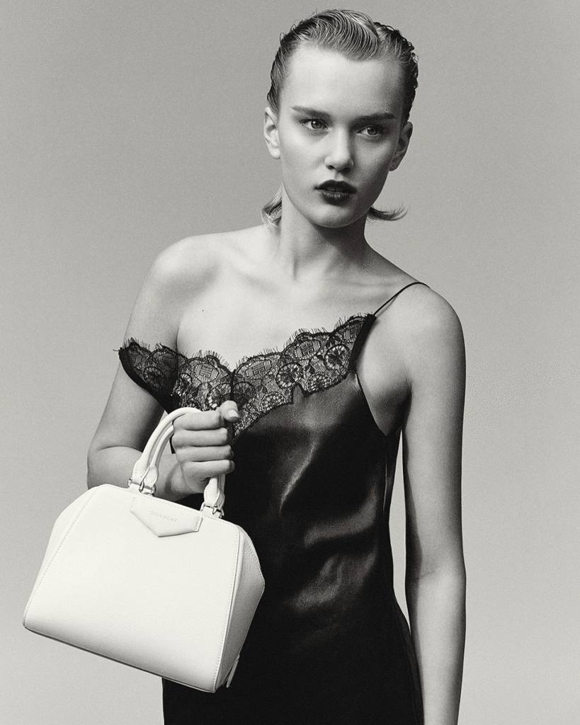 amica magazine - photographer marco gazza - styling vanessa giudici - makeup serena palma - w-mmanagement - milano - agency