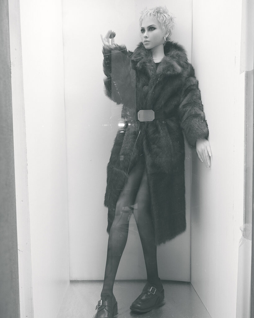 cr fashion book - valley of dolls - photographer Max von Gumppenberg - makeup hugo villard - w-mmanagement - wm-artist management - milano