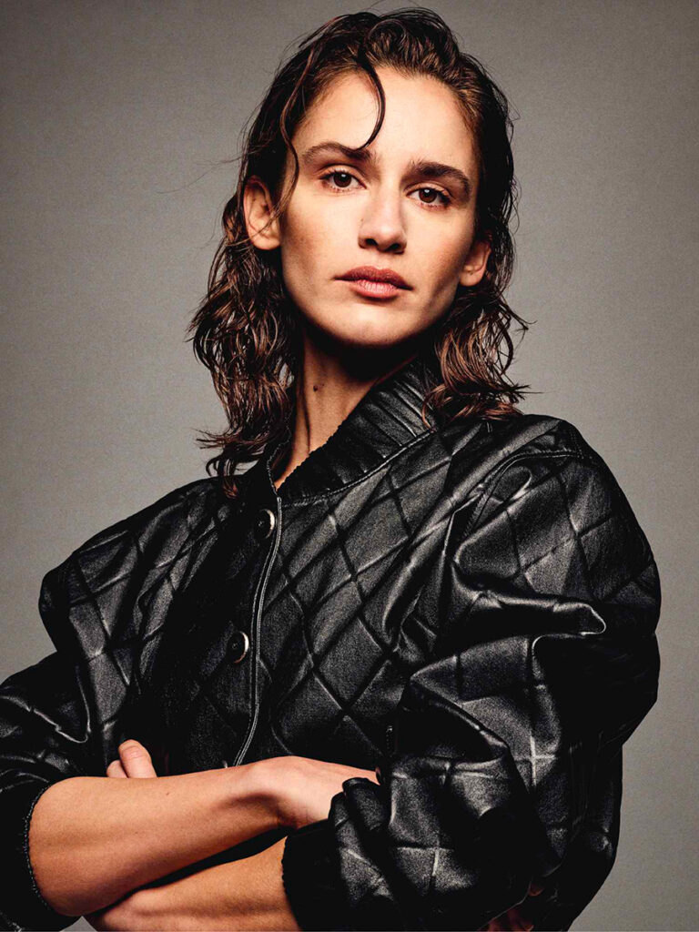 valentina belle' - io donna - photographer nik hartley - styling alessandra corvasce - w-mmanagement - wm-artist management - milano