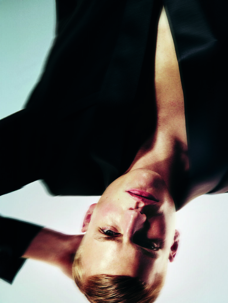 l'officiel hommes - gym routine - photographer vincenzo valente - styling giulia martinelli - makeup anna maria negri - w-mmanagement - milano